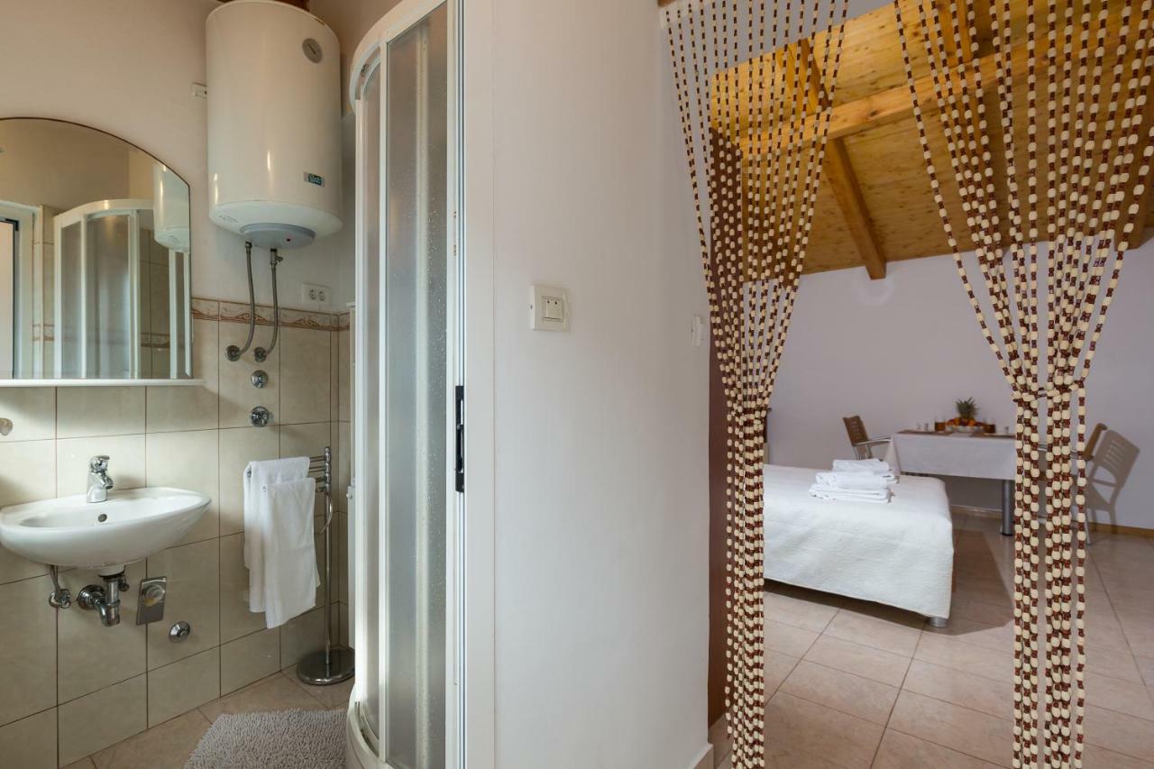 Beach Apartment M & B Poljana  ภายนอก รูปภาพ