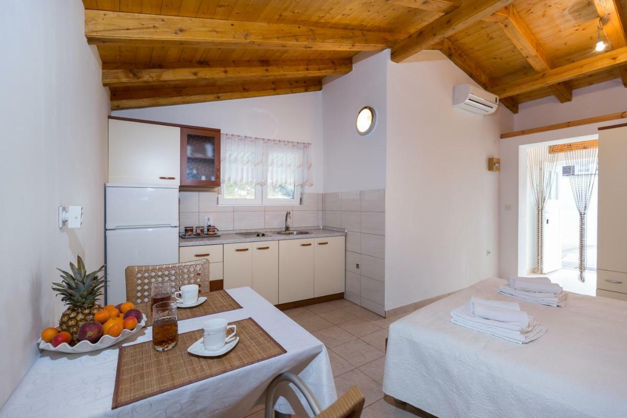 Beach Apartment M & B Poljana  ภายนอก รูปภาพ