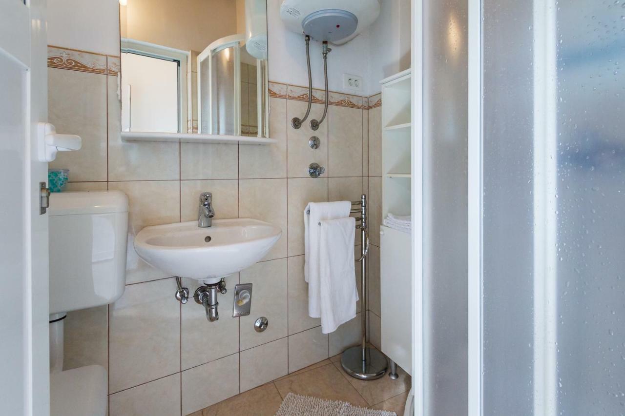 Beach Apartment M & B Poljana  ภายนอก รูปภาพ